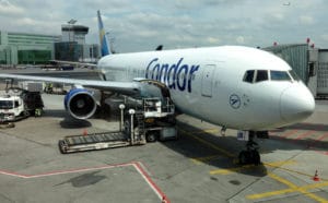 Flugzeug von Condor am Flughafen Frankfurt